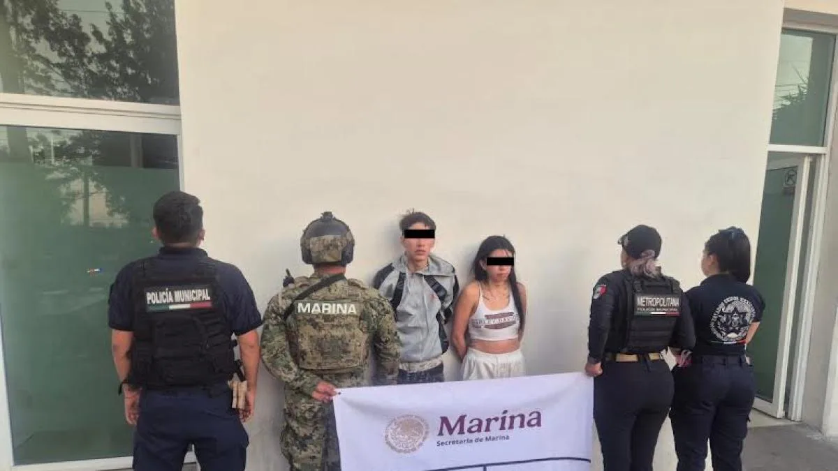 Detienen a pareja por robo a peatón en Ecatepec; viajaban en motos robadas