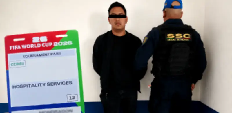 Detienen a trabajador que rentaba su acreditación del Mundial en CDMX