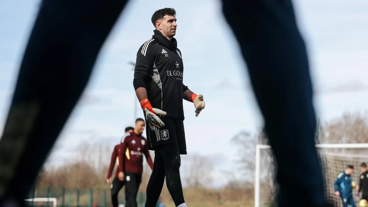 Dibu Martínez bajo investigación de la FA por presuntas infracciones de apuestas