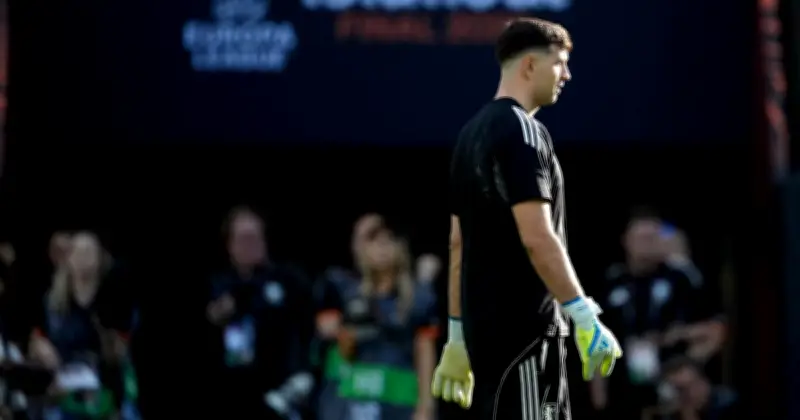 Dibu Martínez, prioridad de Juventus tras el Mundial 2026