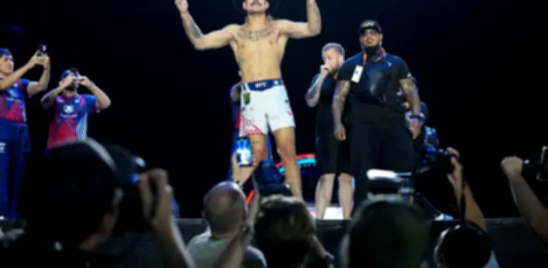 Diego Lopes noquea al ritmo de 'La Chona' en UFC Freedom en la Casa Blanca