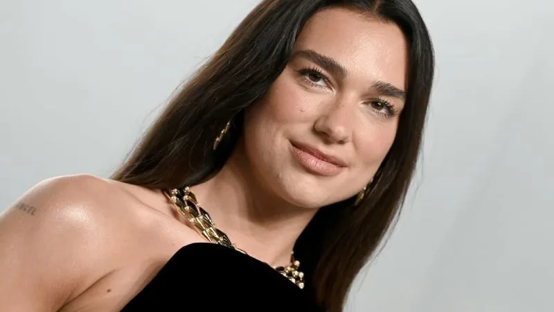 Dua Lipa demanda a Samsung por 15 millones de dólares por uso no autorizado de su imagen