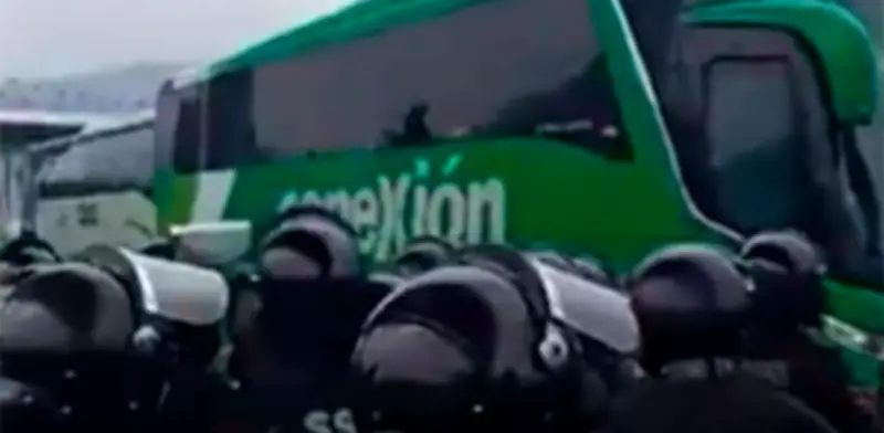 Encapsulan autobuses de estudiantes de Ayotzinapa en Tlalpan; aseguran 59 artefactos explosivos