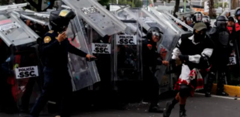 Enfrentamiento entre bloque negro y policías en partido inaugural del Mundial 2026