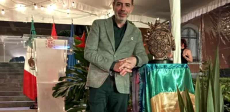 España promueve turismo inclusivo LGBTQ+ en México con campaña "Viajar en libertad"