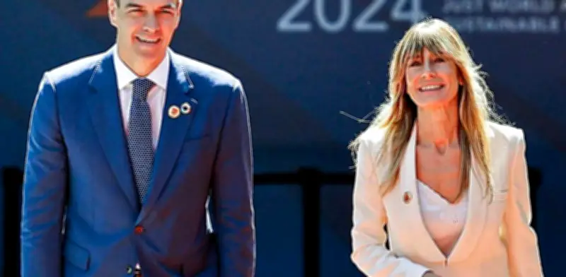 Esposa del presidente de España será juzgada por corrupción y le retiran el pasaporte