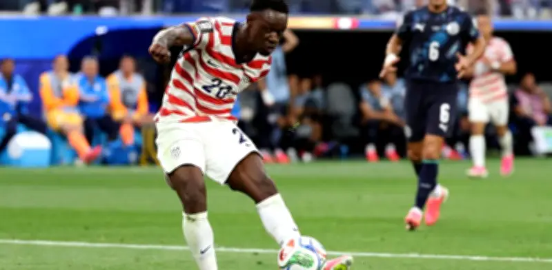 EU humilla 3-0 a Paraguay en su debut mundialista y rompe maldición de 24 años
