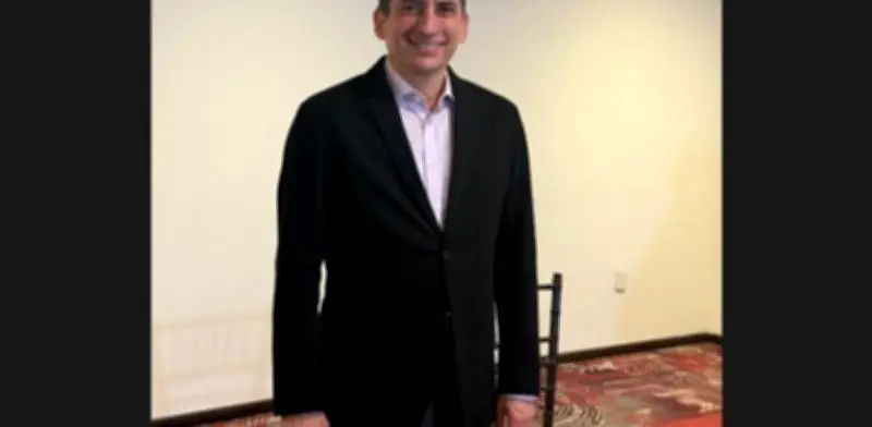 Exalcalde de Monterrey deja el PAN y se registra en Morena para gubernatura 2027