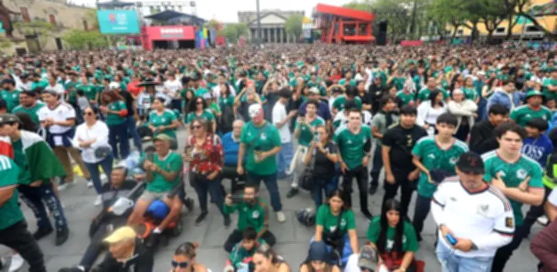 Fan Fest Guadalajara: lleno total y venta de cerveza, pero cientos quedaron fuera