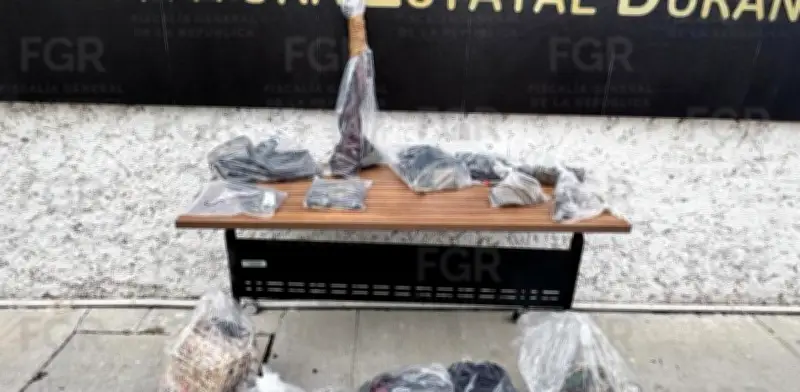 FGR asegura 7 autos blindados y armas en Durango tras denuncia anónima