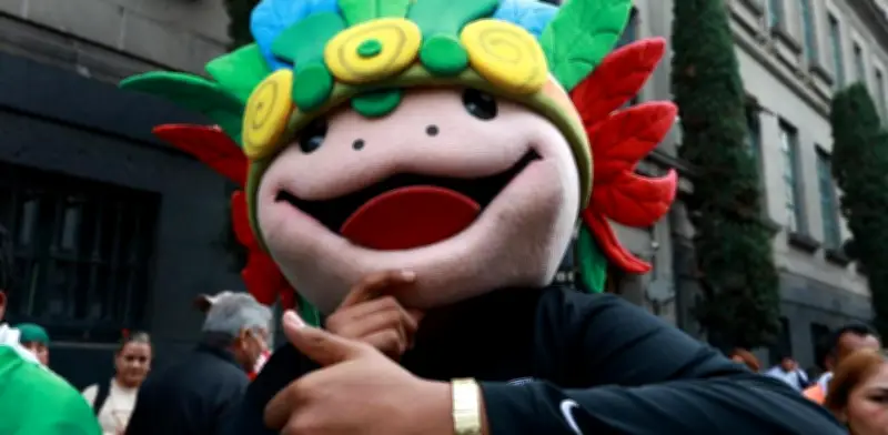 Fiebre mundialista en CDMX: filas de 12 horas en Fan Fest del Zócalo