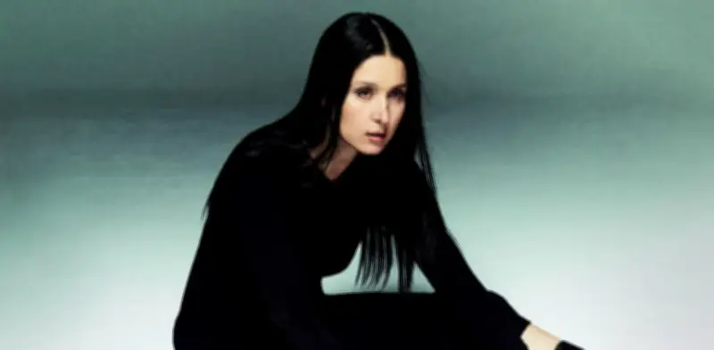 Francisca Valenzuela critica la romantización de la maternidad en su disco 'Maldita'