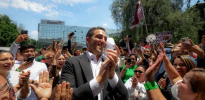 Gino Segura se registra para defender la transformación en Quintana Roo