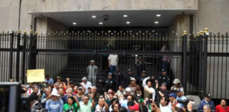 Gobierno propone aseguradora pública a la CNTE para destrabar protestas