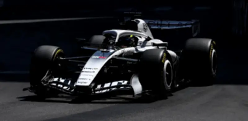 GP Austria FP1: Antonelli lidera, Checo Pérez se queda 21 por falla