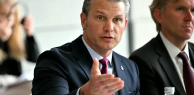 Hegseth insta a Europa a frenar la migración y a invertir más en defensa