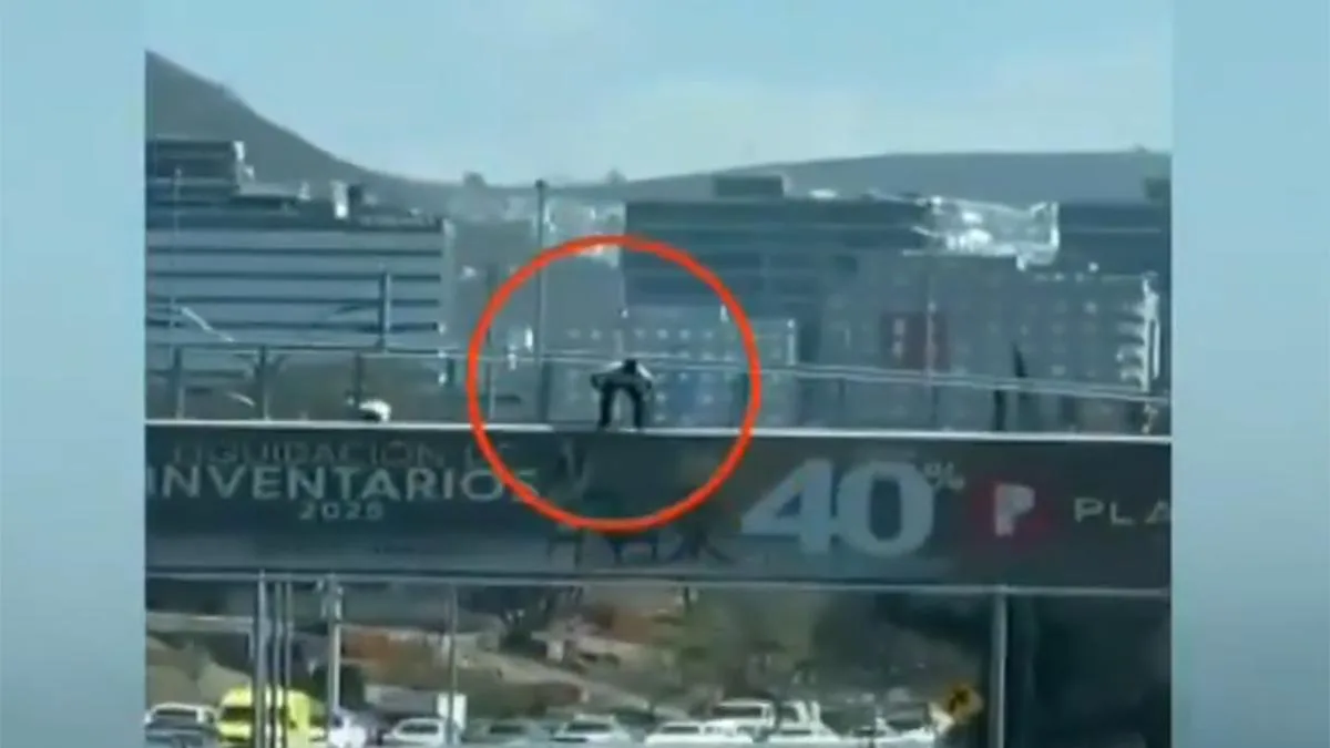 Hombre en situación de calle sufre fracturas graves al lanzarse de puente peatonal en Querétaro