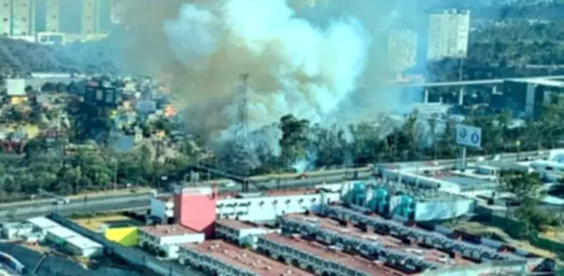 Incendio consume tres hectáreas de pasto seco en la México-Toluca