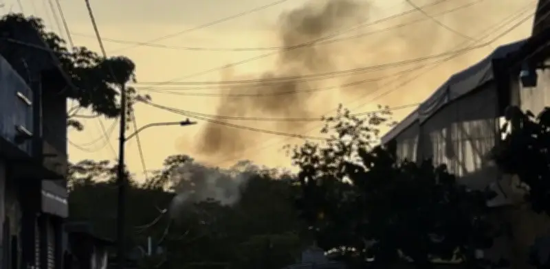 Incendio de polvorín ilegal en Colima causa pánico y daños totales