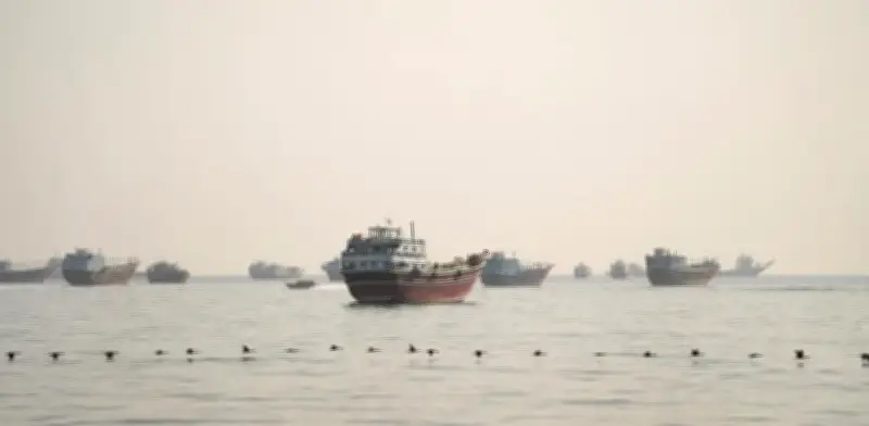 India reporta tres tripulantes desaparecidos tras ataque de EU a petrolero en Omán