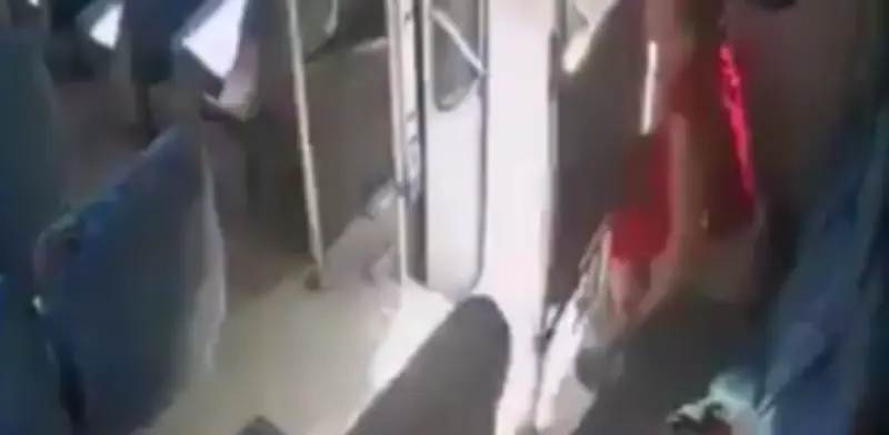Indignación por mujer que usó autobús como baño en Cuernavaca