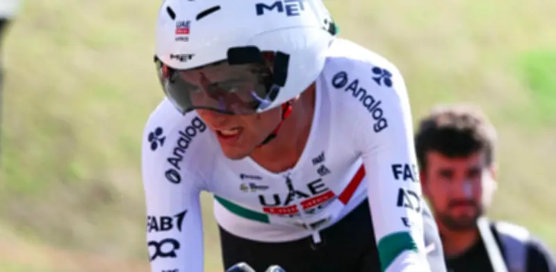 Isaac del Toro escala al tercer lugar en el Tour Auvergne Rhone-Alpes 2026