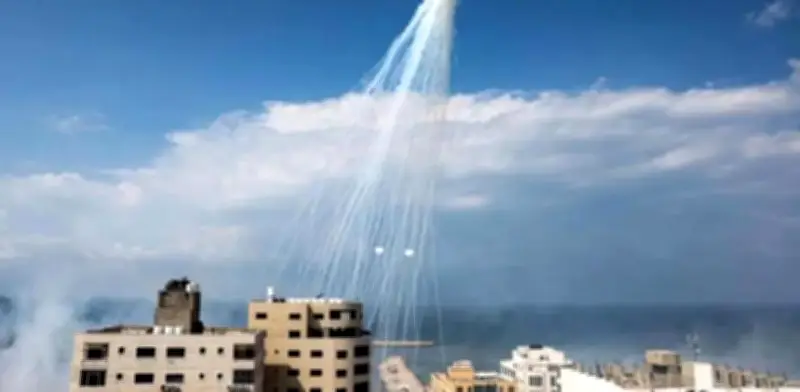 Israel usa fósforo blanco en Líbano; arma ilegal en 126 países
