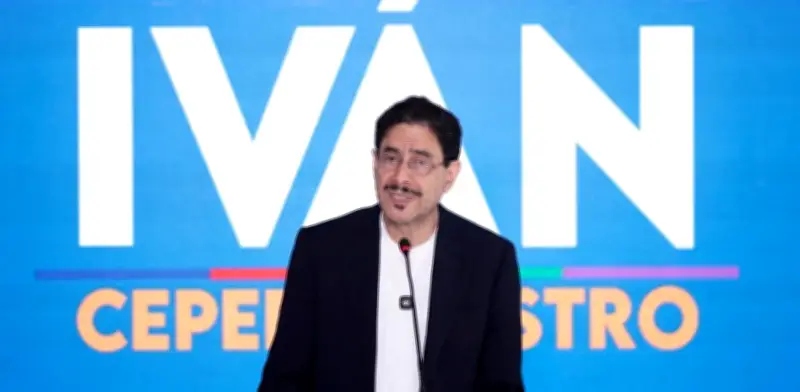 Iván Cepeda anuncia desobediencia civil contra De la Espriella por doble nacionalidad
