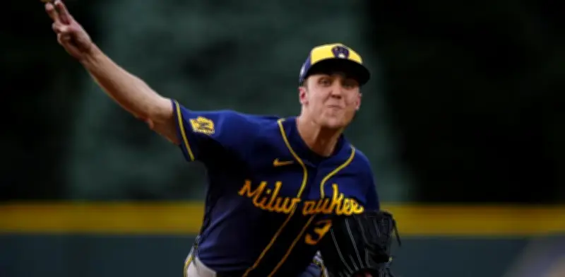Jacob Misiorowski lanza a 105 MPH y rompe récord en MLB