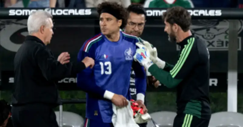 Javier Aguirre no asegura titularidad a Guillermo Ochoa en el Mundial 2026