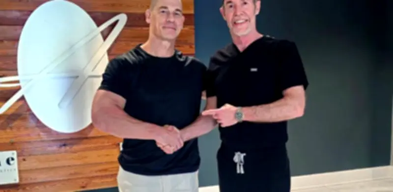 John Cena se rapa por completo para continuar su tratamiento capilar