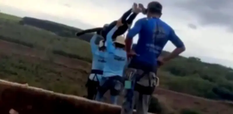 Joven muere al ser lanzada sin cuerda de seguridad en Brasil; seis detenidos