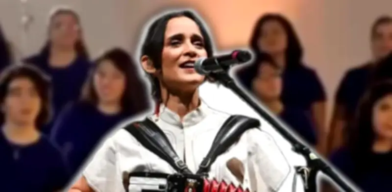 Julieta Venegas enfrenta críticas por canción 'La niña futbolista'
