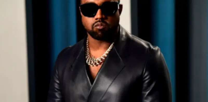 Kanye West casi muere: grabó su primera canción con mandíbula fracturada