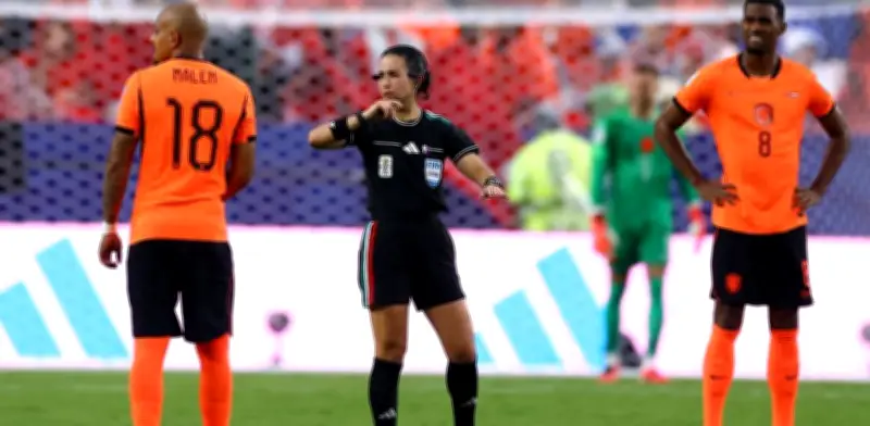 Katia Itzel García debuta como árbitra en Mundial 2026 con solvencia en Túnez-Países Bajos