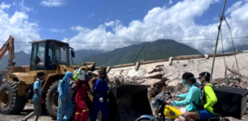 La Guaira: colapsan edificios, no hay suficientes rescatistas tras terremoto