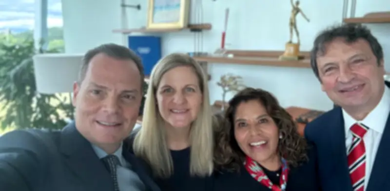 Líderes olímpicos mexicanos se reúnen con Kirsty Coventry, presidenta del COI