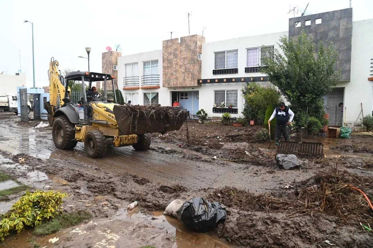 500 personas trabajan en limpieza de cauces en Chalco tras inundaciones