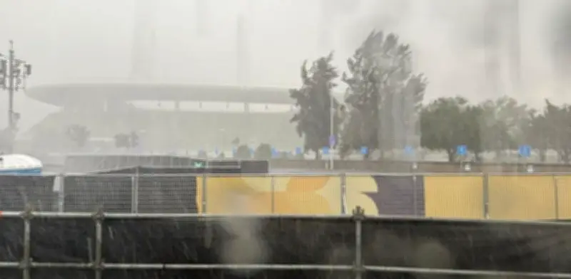 Lluvias torrenciales azotan el Estadio Guadalajara sin dañar la cancha