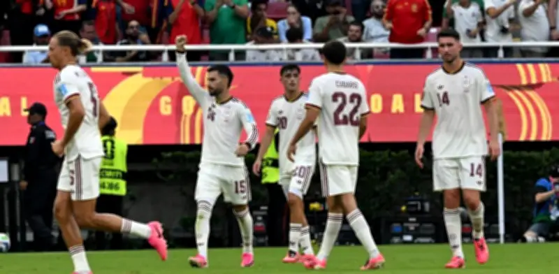 Luis de la Fuente celebra liderato invicto de España en el Mundial 2026