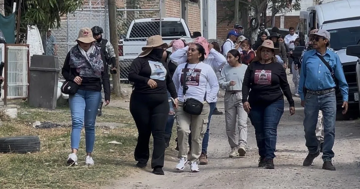 Madres Buscadoras denuncian abandono en fosa de El Salto; hallan casi 60 bolsas con restos