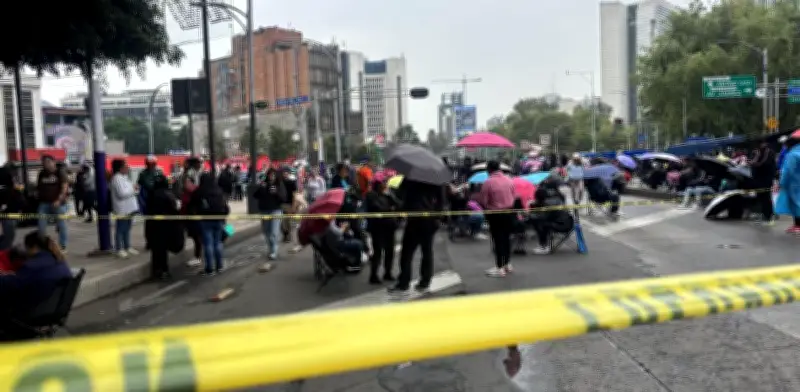 Maestros de CNTE y CETEG bloquean Insurgentes y Reforma en CDMX
