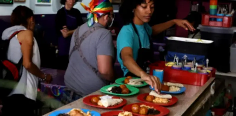 Manos Amigues apoya a comunidad LGBT+ con comedor comunitario en CDMX