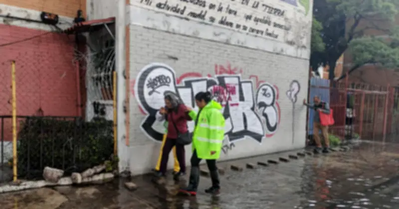 Mega fuga de agua en Periférico Oriente afecta vialidad en Iztapalapa