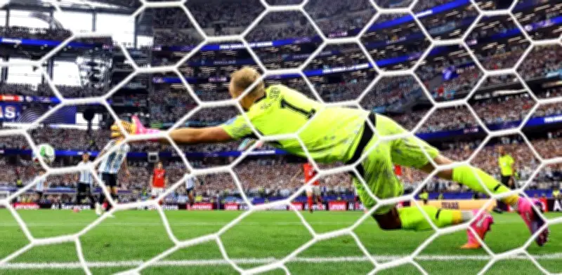 Messi doblete y récord: máximo goleador en Mundiales con 18 tantos
