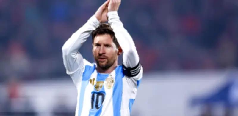 Messi llega a concentración de Argentina para Mundial 2026 con molestia física