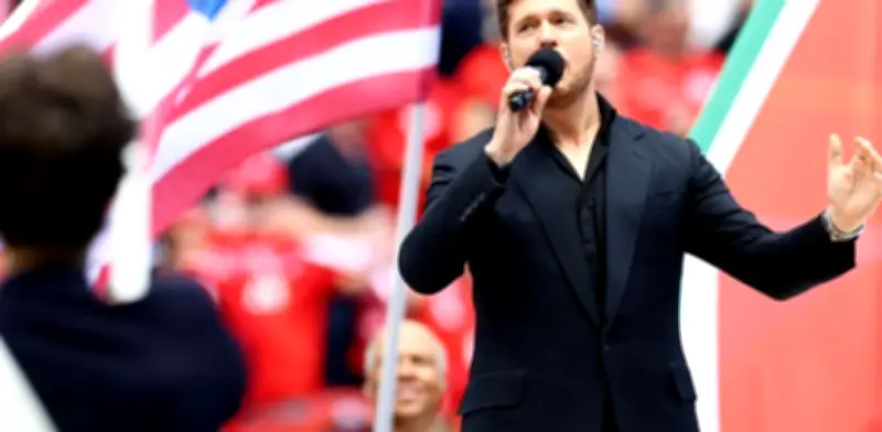 Michael Bublé emociona al abrir el Mundial 2026 en Canadá con 'Bring It On Home to Me'