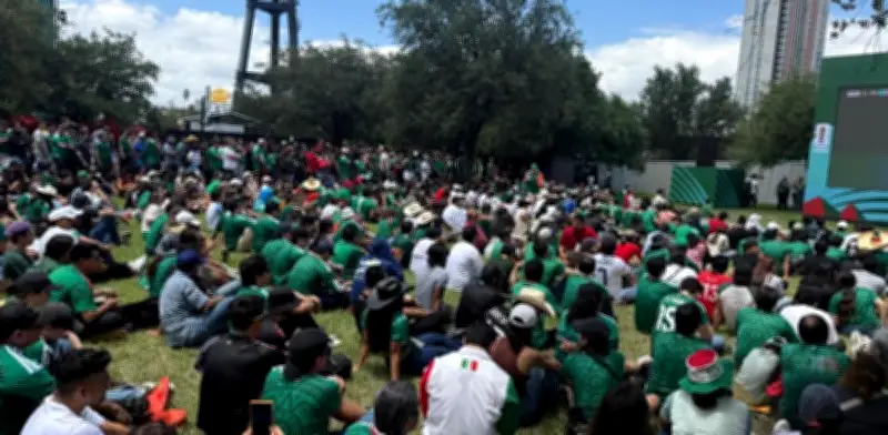 Miles celebran en el Fan Fest Monterrey triunfo de México sobre Sudáfrica