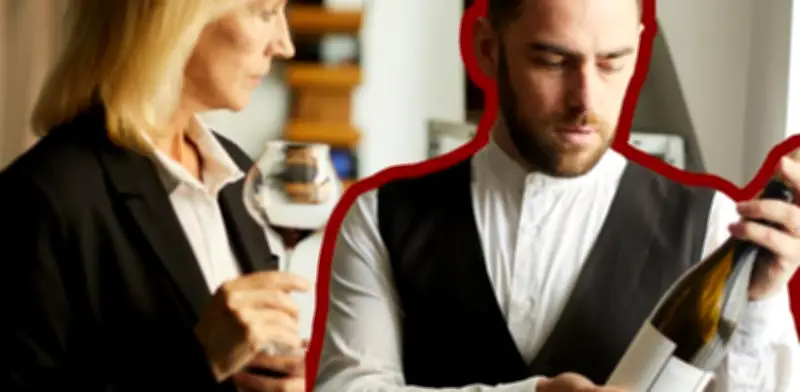 Más allá del vino: el sommelier transforma tu experiencia gastronómica