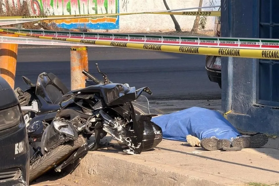 Motociclista muere al chocar contra poste en Texcoco